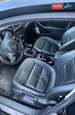 Седан Volkswagen Jetta 2012 в 