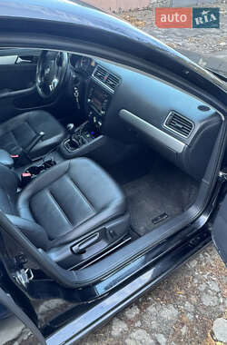 Седан Volkswagen Jetta 2012 в 