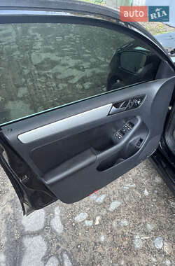 Седан Volkswagen Jetta 2012 в 