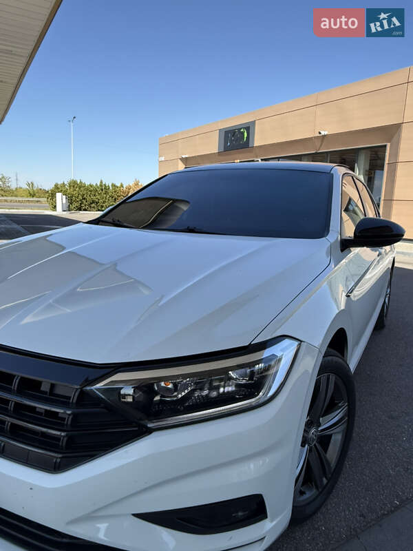 Седан Volkswagen Jetta 2019 в Днепре