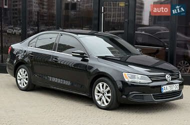Седан Volkswagen Jetta 2012 в 