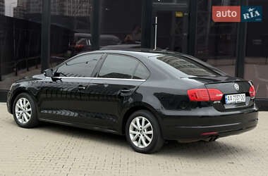 Седан Volkswagen Jetta 2012 в 