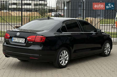 Седан Volkswagen Jetta 2012 в 