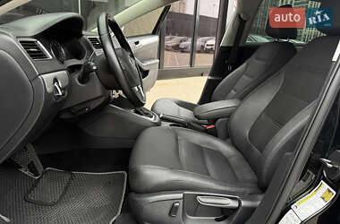 Седан Volkswagen Jetta 2012 в 