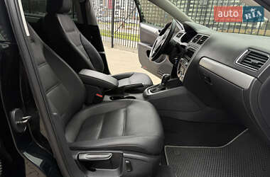 Седан Volkswagen Jetta 2012 в 