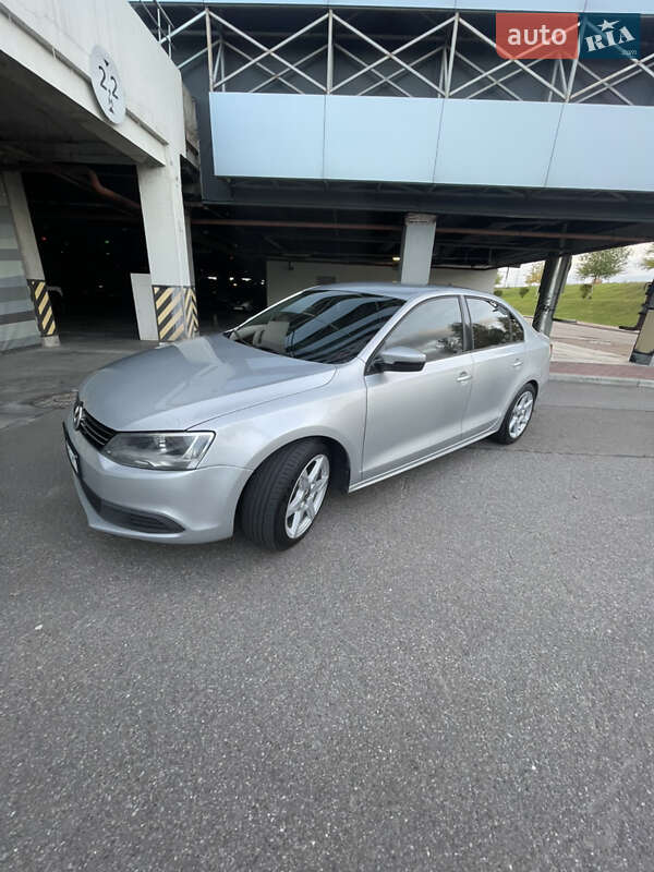 Седан Volkswagen Jetta 2013 в Киеве