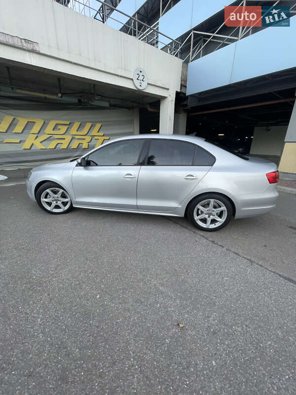 Седан Volkswagen Jetta 2013 в Киеве