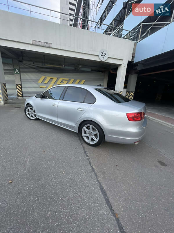 Седан Volkswagen Jetta 2013 в Киеве