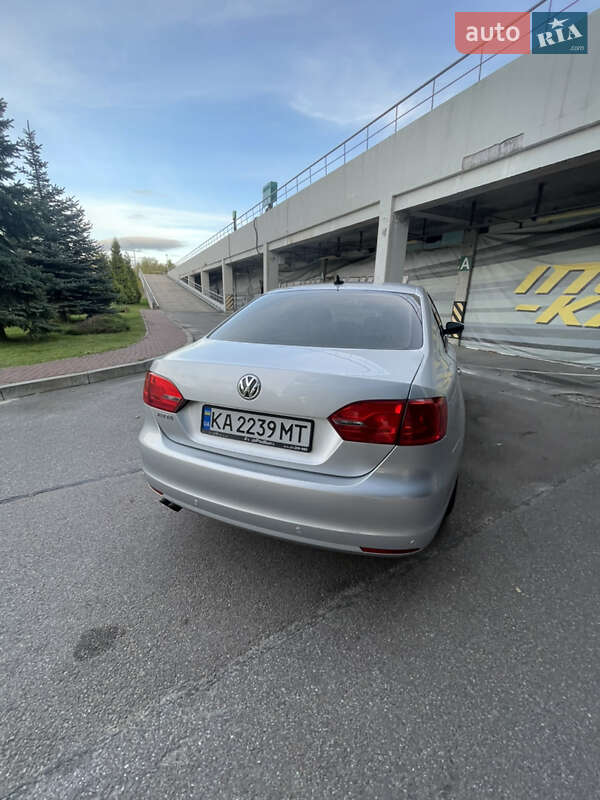 Седан Volkswagen Jetta 2013 в Киеве