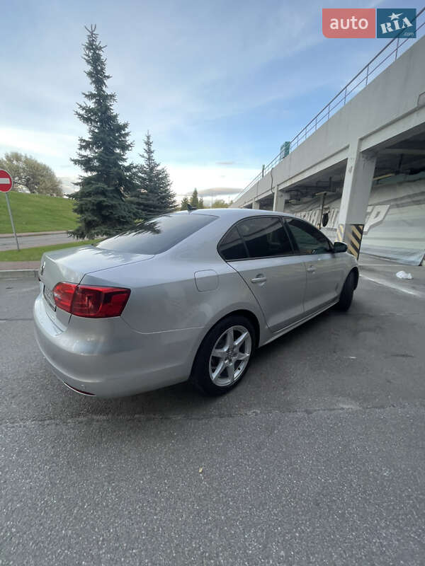 Седан Volkswagen Jetta 2013 в Киеве