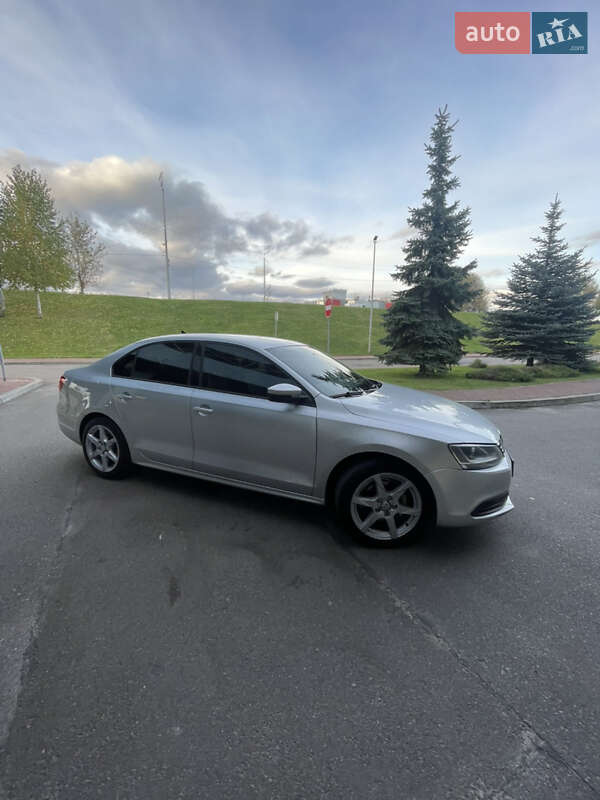 Седан Volkswagen Jetta 2013 в Киеве