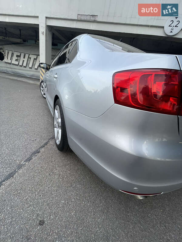 Седан Volkswagen Jetta 2013 в Киеве