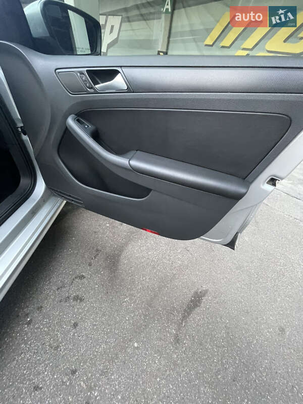 Седан Volkswagen Jetta 2013 в Киеве