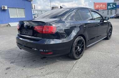 Седан Volkswagen Jetta 2015 в 