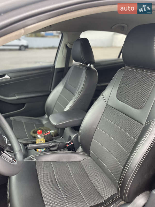 Седан Volkswagen Jetta 2015 в Киеве фото 9 Седан Volkswagen Jetta 2015 в Киеве