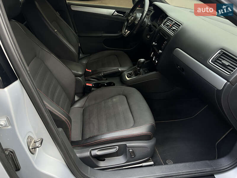 Седан Volkswagen Jetta 2012 в Одесі