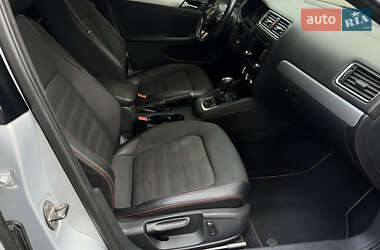 Седан Volkswagen Jetta 2012 в 