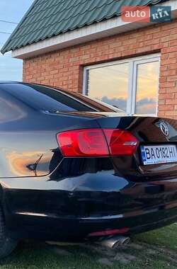 Седан Volkswagen Jetta 2014 в 
