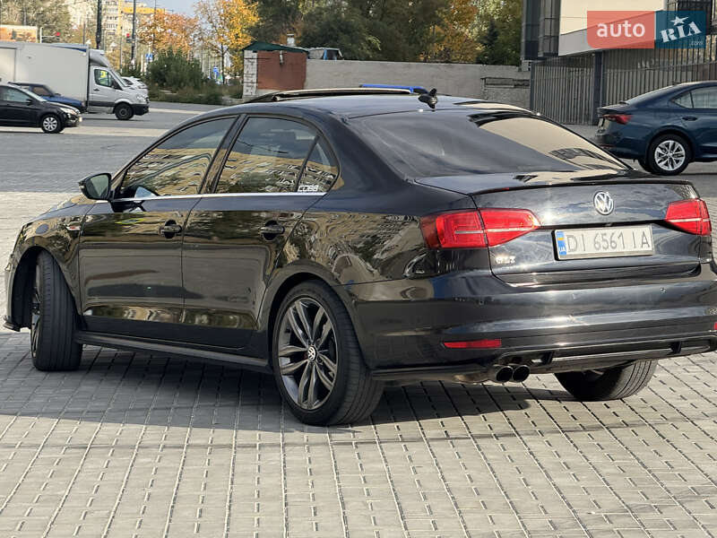 Седан Volkswagen Jetta 2016 в Днепре