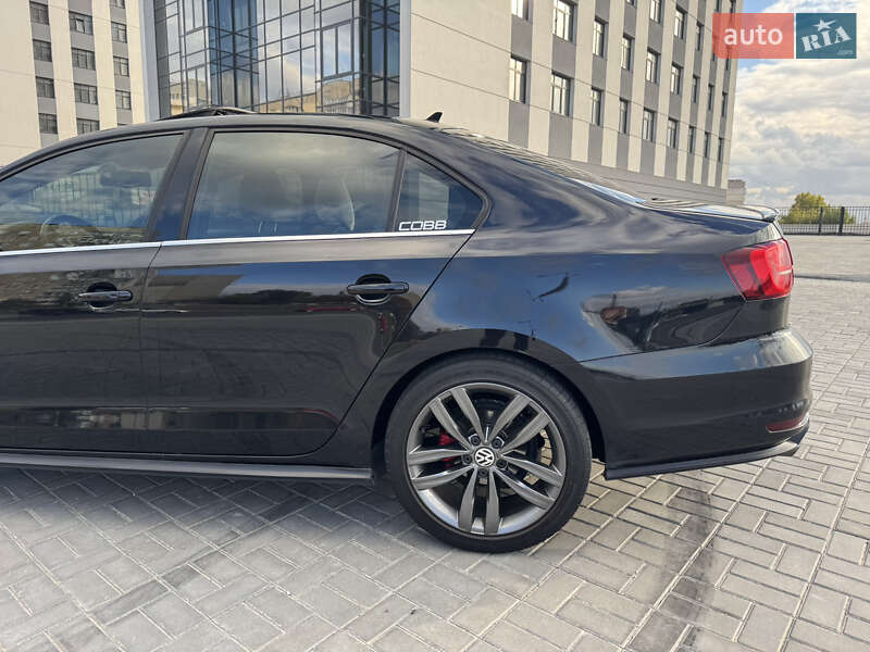 Седан Volkswagen Jetta 2016 в Днепре