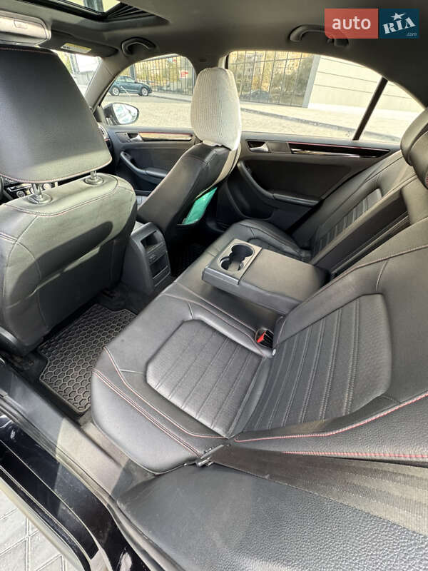 Седан Volkswagen Jetta 2016 в Днепре