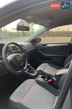 Седан Volkswagen Jetta 2017 в 