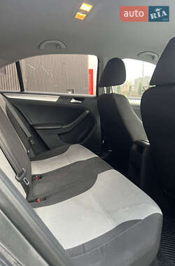 Седан Volkswagen Jetta 2017 в 