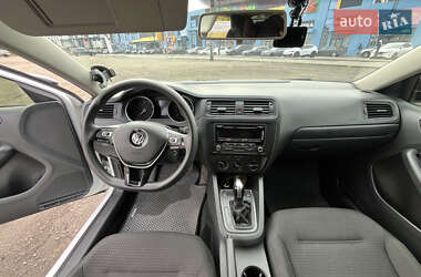 Седан Volkswagen Jetta 2014 в 