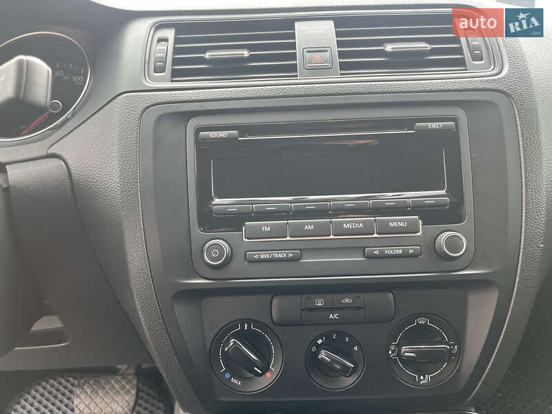 Седан Volkswagen Jetta 2014 в Києві фото 15 Седан Volkswagen Jetta 2014 в Києві