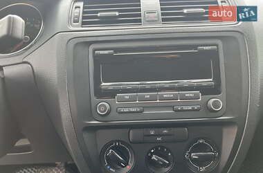 Седан Volkswagen Jetta 2014 в 
