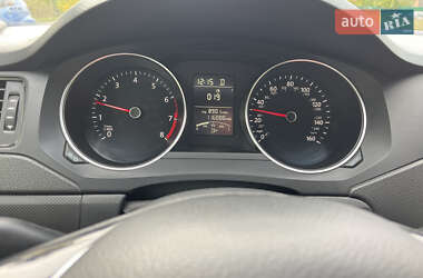 Седан Volkswagen Jetta 2014 в 