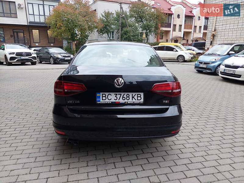 Седан Volkswagen Jetta 2016 в Львове