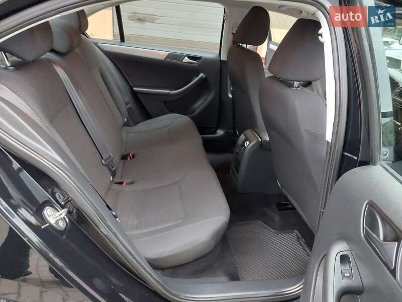 Седан Volkswagen Jetta 2016 в Львове