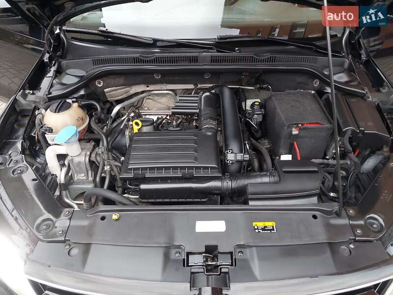 Седан Volkswagen Jetta 2016 в Львове