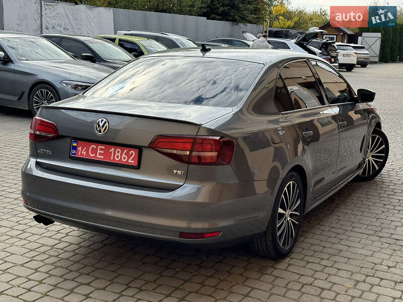 Седан Volkswagen Jetta 2016 в Ужгороде