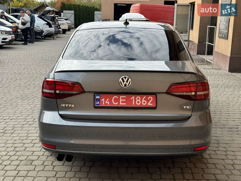 Седан Volkswagen Jetta 2016 в Ужгороде