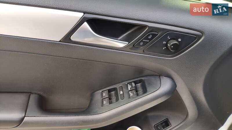 Седан Volkswagen Jetta 2014 в Запоріжжі