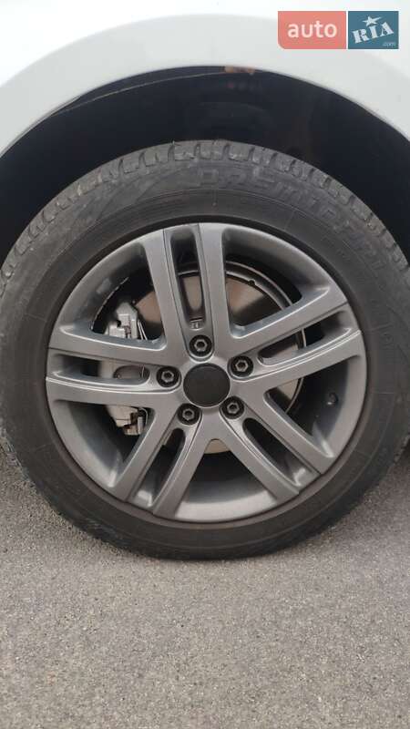 Седан Volkswagen Jetta 2014 в Запоріжжі