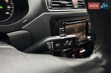 Седан Volkswagen Jetta 2013 в 