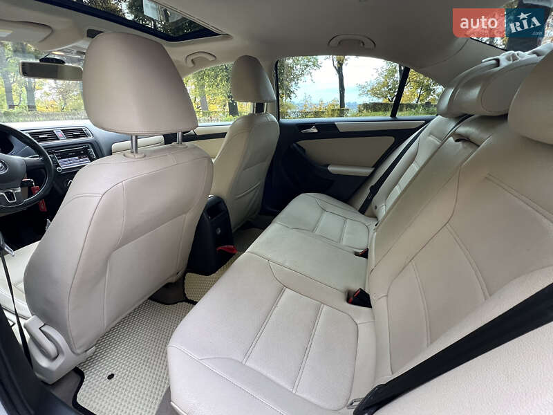 Седан Volkswagen Jetta 2012 в Львове фото 8 Седан Volkswagen Jetta 2012 в Львове
