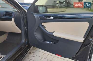 Седан Volkswagen Jetta 2015 в 