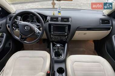 Седан Volkswagen Jetta 2016 в 