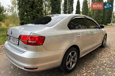 Седан Volkswagen Jetta 2015 в 