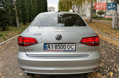 Седан Volkswagen Jetta 2015 в 