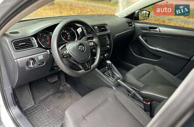 Седан Volkswagen Jetta 2015 в 