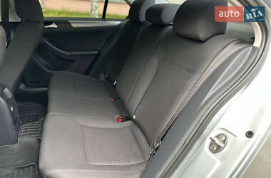 Седан Volkswagen Jetta 2015 в 
