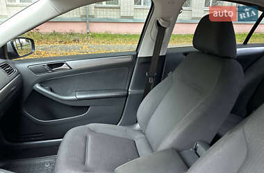 Седан Volkswagen Jetta 2015 в 
