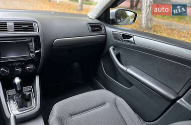 Седан Volkswagen Jetta 2015 в 