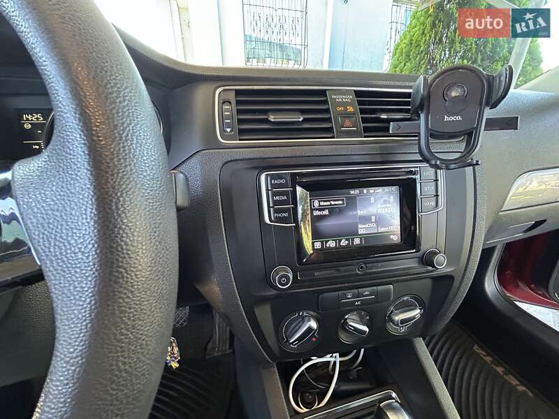 Седан Volkswagen Jetta 2017 в Днепре