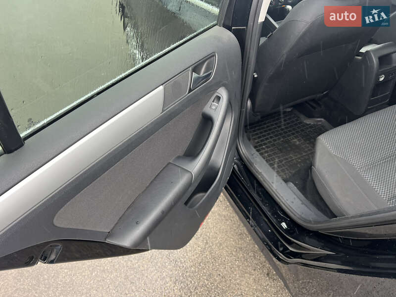 Седан Volkswagen Jetta 2013 в Киеве